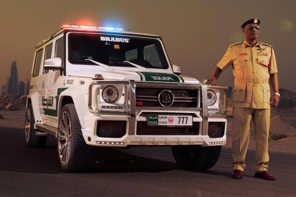 Няма съмнение, че този Mercedes е една от най-добрите полицейски коли. Това е G-класа от предишно поколение и е тунингована от Brabus. Дубайската полиция е натоварена със задачата да укроти неговите 700 к.с. и няма да има проблем да преследва престъпници по пътищата или извън тях.
