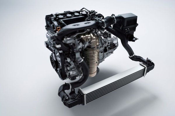 Японската компания е създала няколко неунищожими 4-цилиндрови двигателя, но вероятно най-добрият от тях е VTEC - първият агрегат с модерно променливо газоразпределение, дебютирал още през 1989. Гениалният дизайн означава, че там, където другите двигатели започват да се задъхват - около 4500 об/мин - VTEC може да даде нови запаси от тяга. 
