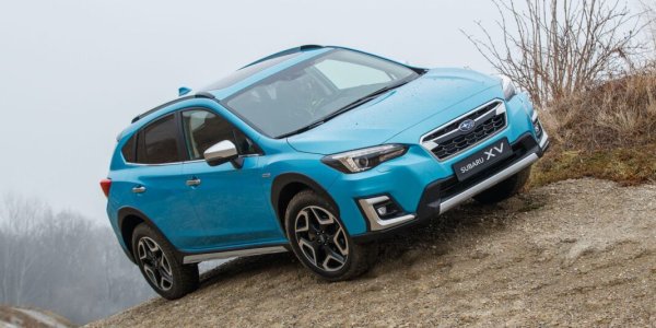 Продава се от 2017 г. и второто поколение SUV на Subaru XV не се радва много на комфорт от медиите в Обединеното кралство. Журналистите обикновено заключават, че XV е добър автомобил и способен офроудър. Но алтернативите са по-практични и струват по-малко като цена и експлоатация. Вече наличен като мек хибрид „e-Boxer“, XV стана малко по-привлекателен за купувачите през последните години, но частичната му електрификация не е достатъчна, за да се открои в един много конкурентен среден SUV клас.