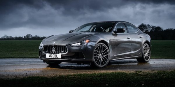 Maserati Ghibli е луксозен седан, който често е описван като привлекателен и компрометиран едновременно. Отвъд атрактивния външен стил и имиджа на марката, Ghibli има най-висок разход на гориво от всички автомобили в този списък и е критикуван за сравнително високата цена. Най-големият проблем на Ghibli обаче е силата на неговите конкуренти в лимузината. Audi A6, BMW Серия 5 и Mercedes-Benz E-Class предлагат превъзходен интериор и комфорт на много по-ниска цена. По същество Ghibli е приличен автомобил в сектор, доминиран от изключителни автомобили.