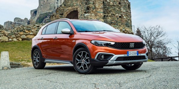Fiat Tipo е конкурентът на италианската марка в бюджетния сегмент на претъпкания семеен хечбек сектор, хвален за просторна кабина и добро стандартно оборудване. Ниската цена на автомобила обаче доведе до компромиси в други области. Tipo е широко смятан за скучен за шофиране и евтин отвътре, а двигателят му не е толкова ефективен за работа, колкото другите бюджетни алтернативи, което повишава текущите разходи в дългосрочен план. Tipo също има съмнителен рейтинг от три звезди на Euro NCAP за безопасност и когато искате да го продадете, стойността му също няма да е много висока.