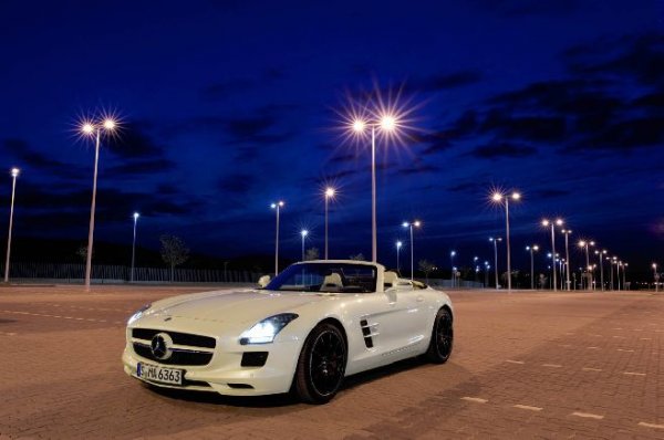  Mercedes-Benz SLS AMG Roadster