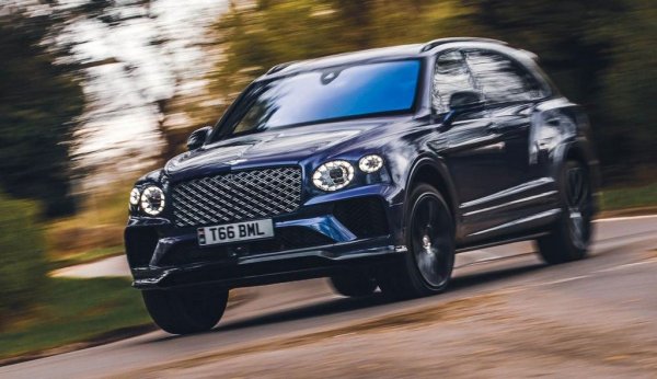 Стартова цена: 265 000 евро
Дългата база на Bentayga изпреварва съвсем малко версията Speed като цена. Тази година у нас са регистрирани 4 бройки EWB Azure V8. 
