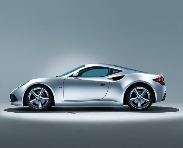 Artega GT, задно предаване, ускорява от 0 до 100 км/ч за по-малко от 5 секунди