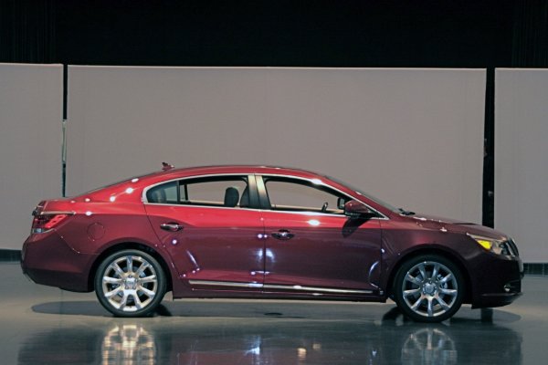 Кадри от премиерата на Buick LaCrosse в Детройт 