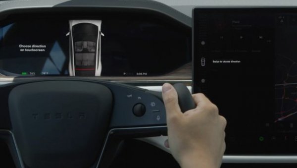 Тестовата кола на Уийвър и колегите му е оборудвана и с последната версия на т. нар. "Автопилот" на Tesla, която по принцип струва 10 000 долара като допълнителна опция. Заключението на Edmunds: на магистрала "автопилотът" 
не е нещо повече от нормален адаптивен круиз контрол. А в града е "откровено опасен". 
