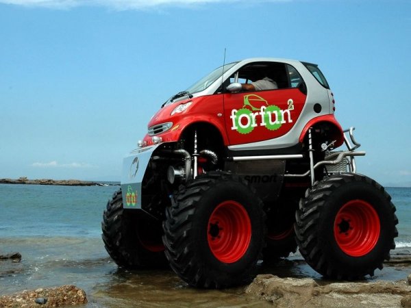 Джантите върху които е поставен са с размер 26 инча, като общият им диаметър с гумите е 140 см.