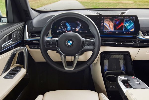 Плюсове: модерен интериор, ефективни бензинови двигатели.

Минуси: високи цени на поддръжката и застраховката.
