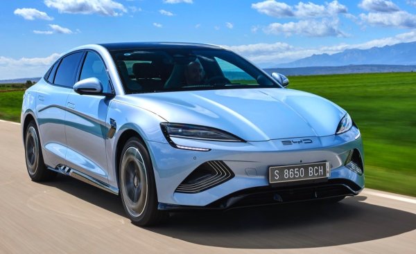 Причини за избора: най-доброто съотношение цена/технология сред електрическите автомобили.

BYD успя да се наложи като основен играч на пазара на електрически превозни средства, а моделът Seal спечели наградата на WhatCar? за електромобил на годината. В същото време Atto 3 се превърна в бестселър в Европа.
