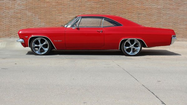 Моделът от 60-те години е може би един от най-използваните от рапърите зад Океана автомобили в клиповете. Той е "гледан" над 1,1 млрд. пъти във видеата на изпълнители като дуета Крис Крос, Уай Джи, Джей Зи, Рич Хоуми Куан, Доктор Дре, Снуп Дог и много други.