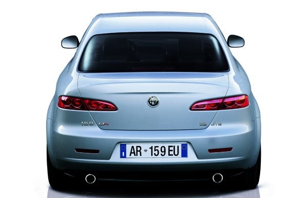 Типични Alfa-стопове, но двойният ауспух е само за по-мощните версии. 