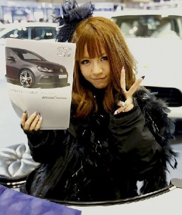 Момичетата на автомобилен салон Токио 2011