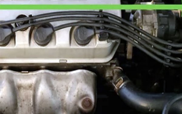 И накрая, неизправностите могат да се дължат и на проводниците за високо напрежение, които започват да &bdquo;пробиват&ldquo;. Това причинява проблеми с искри не където трябва. За щастие всеки може да смени кабелите на свещите, както и модула за запалване. За това не са необходими специални умения.