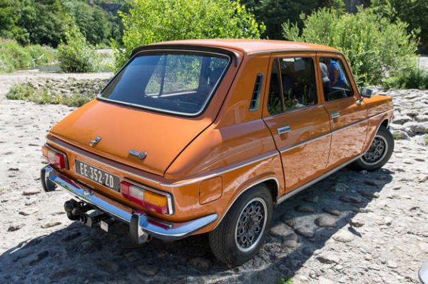 Някой ще каже, че това не е достатъчно. Добре, Golf все още не заслужава короната, защото през 1974 г. Simca пусна 1100Ti (на снимката) - кола, която се придържа изцяло към конвенциите за хот-хечове. Тя е с отлично настроен 1,3-литров двигател, който вдигна мощността от под 60 к.с. до над 80 к.с. , като развива скорост от над 160 км/ч. Ускорението от 0 до 100 км/ч отнема 12 секунди, което не е лошо за 1974 г.

Имайте предвид също, че Alfasud също щеше да претендира за тази титла още през 1971 г., ако не беше отнело повече от десетилетие, за да хрумне на някой в Alfa Romeo да превърне този модел м хечбек.