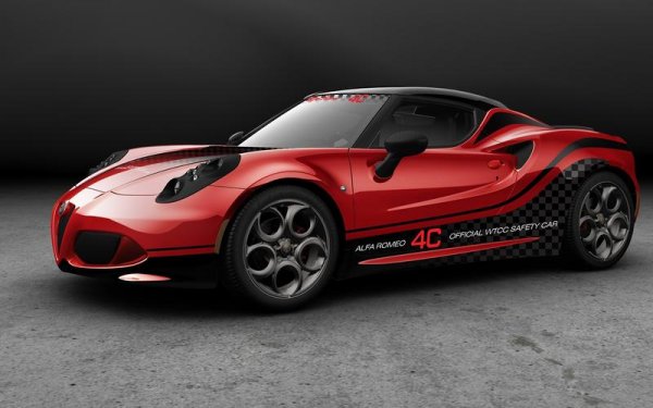Alfa Romeo 4C е използвана като автомобил за сигурност в сериите FIA World Touring Car Championship през 2014 година, като се появява за първи път на пистата Moulay El Hassan в Мароко. От тогава италианската машина е използвана за 12 състезателни уикенда.

Освен тази кариера, 4С служи и като машина за доставка на медицинско и спасително оборудване, а през 2013 се появява като сейфти кар на пистата Силвърстоун, в кръга от Световния супербайк шампионат.