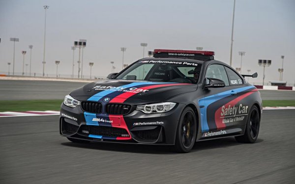 Баварците правят много коли за сигурност през годините, още от Z8 и Z4M Coupe, но един от фаворитите на феновете е М4. Машината дебютира на кръга от MotoGP в Катар в началото на сезона през 2015 г. Това е най-мощният сейфтикар, участвал в мотоциклетните серии, като заедно с него служи и BMW X5 M, което вози доктор по време на подгряването и първата обиколка.