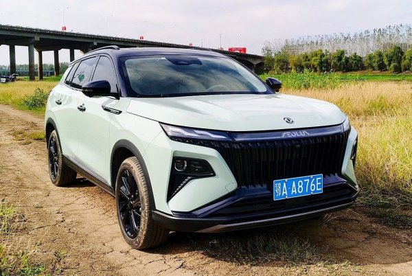 Засега плановете за европейска експанзия на Dongfeng-Nissan са фокусирани около бранда Venucia, но джойнт-венчърът има и доста други модели в каталога си. Сред тях е цялата гама на дъщерната марка Fengdu, която наскоро бе прекръстена на Aeolus. Haoji е компактен към голям кросоувър с 1.5-литров бензинов двигател Nissan, развиващ 204 конски сили. Има и хибридна версия. 
