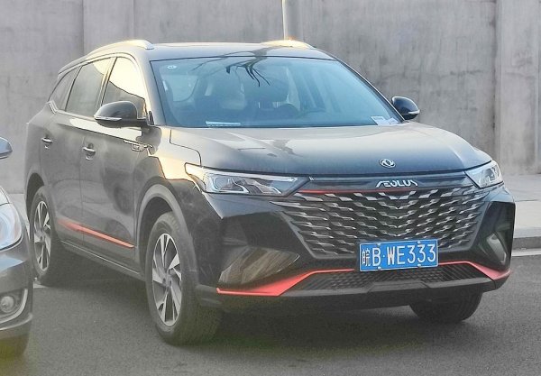 Още един компактен кросоувър (4.65 метра дълъг), който е на пазара от 2018 с два фейслифта. Задвижването е или с 1.5-литров, или с 1.6-литров бензинов двигател от Nissan. Тук има опция и за хидротрансформаторен автоматик, дело на японската Aisin. По всяка вероятност обаче моделът ще смени поколенията, преди да погледне към европейските пазари. 
