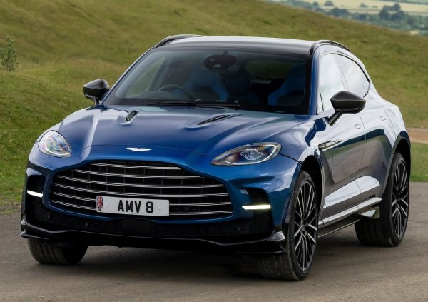 Рекордьорът по степен на амортизация е Aston Martin DBX. Загуба от около 75 процента за три години изглежда шокираща, но логична: автомобил с цена над 250 000 долара просто няма достатъчно търсене на вторичния пазар. 
