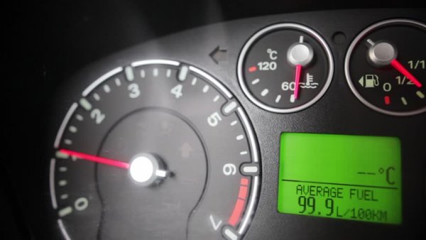 Последен по списък, но не и по значение, признак, който показва, че сме налели нискокачествено или откровено фалшиво гориво, това е значителното увеличение на разхода само няколко километра след зареждане. Не подценявайте опасността от преразхода. Той лесно води до запушване и последващо излизане от строя на горивния филтър.