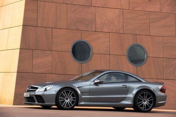 Максимална скорост: 320 км/ч
Този проект бе "аутсорснат" при HWA Engineering, които превърнаха SL 65 AMG в опасен звяр. Шестлитровият V12 с 36 клапана бе снабден с по-големи турбокомпресори и междинни охладители, за да произвежда 661 коня и рекорден за марката въртящ момент. Всичко това отиваше само към задните колела през петстепенен автоматик. 
Покривът повече не можеше да се сваля и бе с леко снижена линия в името на аеродинамиката. 
