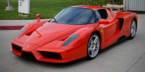 От това прекрасно, ръчно изработено Ferrari са изработени само 400 единици, като то е кръстено на основателя на италианската компания и дебютира през 2003 година. Enzo е първата хиперкола на марката, като струваше близо 700 000 долара като нова, но в наши дни се продава за 2,5 млн. долара. Тя наследи сравнително неуспешното F50, като получи каросерия от въглеродни нишки, капрбоново-керамични спирачки, система за контрол на сцеплението и активна аеродинамика.

Мощността на Ferrari Enzo идва от атмосферен 6,0-литров V12 с мощност 651 к.с., който е съчетан с 6-степенна трансмисия и позволява ускорение от 0 до 100 км/ч за 3,3 секунди. Максималната скорост е 350 км/ч, което е една от причините доста от колите от модела да бъдат унищожени при катастрофи.