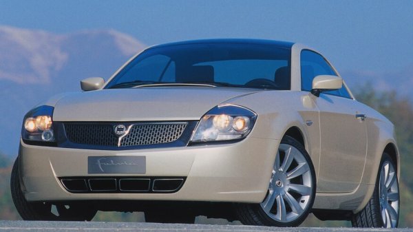 Много от шефоете на Fiat Group (сега също бивш FCA) смятат концептуалната Lancia Fulvia от 2004 година за &bdquo;пропуснат шанс&ldquo;. Не само защото този модел отдаваше почит на една от най-обичаните автомобили в историята на марката, но и защото беше напълно готов да излезе в серийно производство. В компанията имаха почти всичко нужно &ndash; двигатели, шаси на Fiat Barcheta и поточна линия в Торино, но липсваше най-важното &ndash; средства за финансиране на това производство.