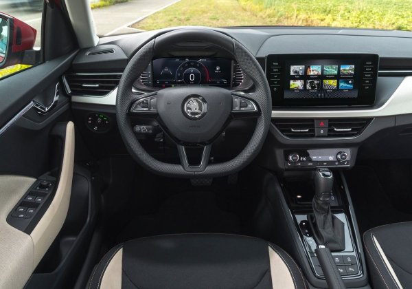 От гледна точка на купувача е важно да се провери състоянието на седалките и тапицерните елементи, защото при някои автомобили имаше коментари относно качеството на покритието на седалките. 

Също така трябва да се прегледа и състоянието на електрониката - всяка грешка обикновено се съхранява в паметта на контролера, затова е добра идея да свържете колата към диагностичен компютър.
