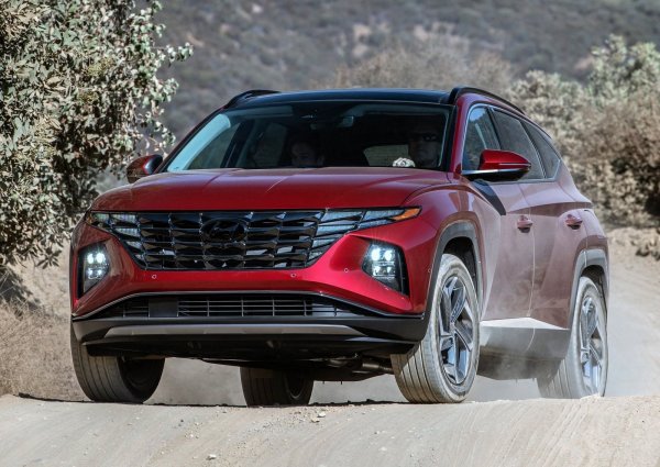 Това е сравнително достъпен кросоувър със солидно качество и хубав дизайн. Той осигурява подобрена динамика на шофиранеи приятно усещане зад волана. Базовият 2,0-литров двигател е добър избор, като неговите 160 к.с. са напълно достатъни дори на магистрала.