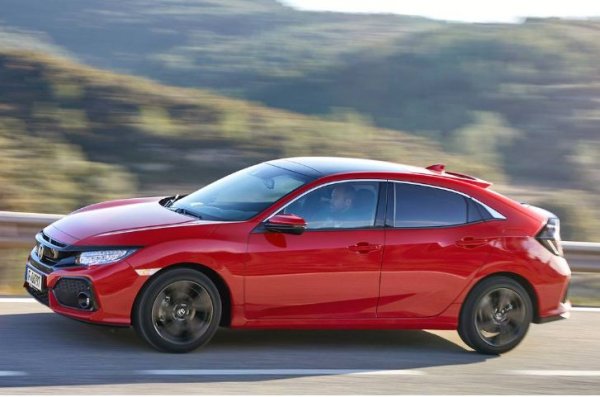 При моделите на Honda в Европа също се предлага малък, но мощен 3-цилиндров тубовотор. Например, на хечбека Civic (на снимката) той развива 126 к.с. Интересното е, че при по-малкия като размери кросоувър HR-V японците залагат на 1,5-литров турбомотор с 4 цилиндъра и 130 к.с.