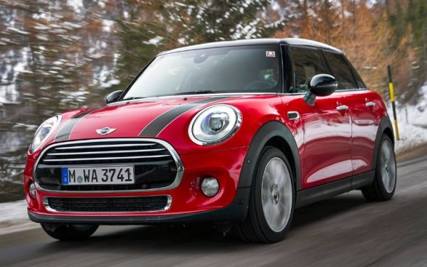 Малкият 1,5-литров турбомотор с 3 цилиндъра се използва за модели на Mini, като развива мощност от 136 к.с. Впрочем, той се среща и при някои модели на BMW &ndash; като предишното 318i (F30/F31), но при новото поколение бе заменен с по-мощен 4-цилиндров двигател.