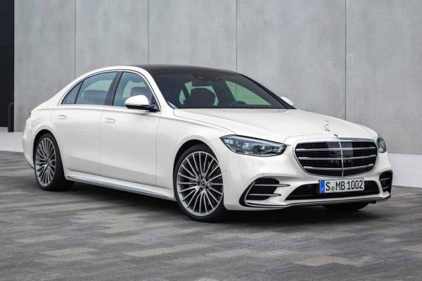 С напредването на този списък ще видите, че всички те са доста скъпи автомобили, а същото важи и за Mercedes S-Class. Наистина луксозен седан, от който се крадат 267 бройки годишно в Съединените щати. Така че, ако притежавате такъв там, бъдете много бдителни.

Този германски автомобил се характеризира с много приятно возене и икономична гама двигатели. Вътре е не само добре направен, но и пълен с технологии, което оправдава и високата му цена.
