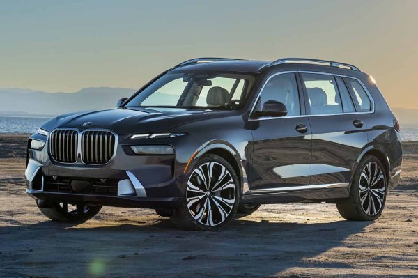 BMW X7 е друг такъв пример. Изключително скъп автомобил, но и с множество предимства, които подкрепят цената му. Лукс, комфорт, качествени материали, технологии и много пространство са най-добрите му предимства.

От този SUV, който може да побере до седем души, се крадат по 277 бройки в САЩ всяка година. Следователно, ако притежавате такъв, независимо дали живеете там или не, трябва да бъдете нащрек.
