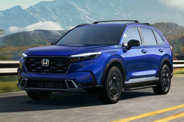 Четвъртият в този списък е, по-"обикновен" модел, донякъде с по-универсално предназначение, макар и в рамките на доста високи стандарти за качество на изработка, разход на гориво и цялостна солидност на продукта. Това е много популярната Honda CR-V.

Автомобилът има хибридна задвижваща система, plug-in или не, и е много ефективен. Цената му в Европа не е чак толкова голяма, предвид това което предлага. Годишно в Съединените щати се крадат по 340 бройки.
