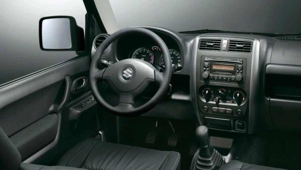 Повечето оплаквания обаче са свързани или с окабеляването на двигателя при най-старите екземпляри, или с това към елементите на раздатъчната кутия и повреди на нейните сензори. Те страдат не само от офроуд условия, но и от химията, използвана за пътищата през зимата. Това може да доведе до повреди в трансмисията. Любителите на тунинга, които инсталират допълнително осветление, понякога имат проблеми с мощността на стандартния генератор.
