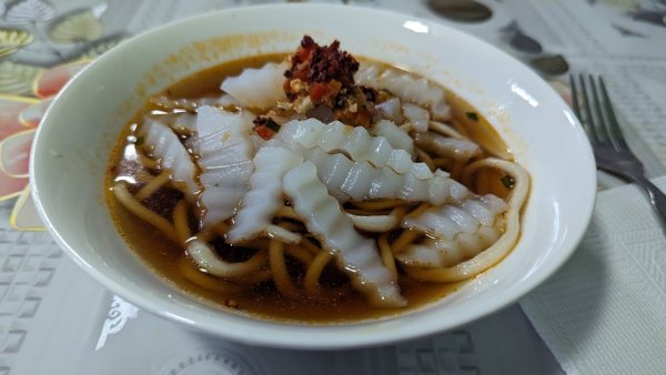 Ашлян-фу е специалитет, внесен в източен Киргизстан от дунганите - бежанци от Китай. Тази студена супа е с два вида юфка - пшенична и от нишесте, с много подправки, и е изключително вкусна