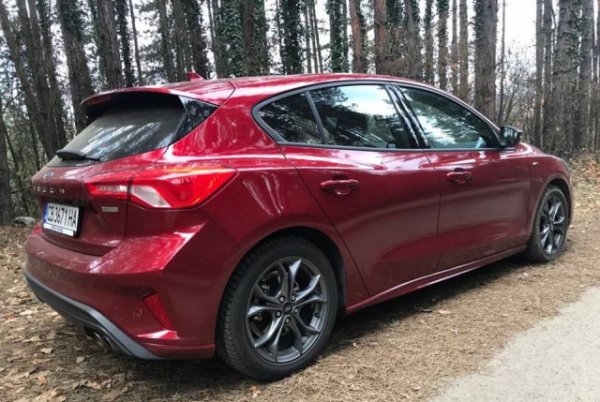 Focus, който преди години успяваше да е най-продаваният модел в този сегмент в света, е пласирал 348 бройки в България, което е спад от почти 38% спрямо 2018 година. 
