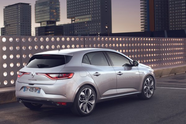 Френският модел, избран за "Автомобил на годината" в България през 2017, е продаден в 596 екземпляра, или с над 11% ръст. 
