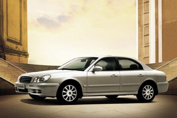 Този модел също записа много добри продажби, особено при фейслифта, който получи впечатляващ интериор, кожен салон, автоматик и V6 двигателя. Гниещата каросерия обаче е един от големите му проблеми. Той засяга калниците, праговете, багажника, рамката на челното стъкло, както и местата за закрепване на мотора. Общо-взето, ръжда може да бъде открита при всеки един елемент.

"Нашият опит показва, че специалистите не препоръчват този модел при покупка на автомобил на старо. При него се забелязва сериозна икономия на качествен метал и затова често някои елементи дори се чупят, когато се свалят за ремонт", твърдят от изданието, направило тази класация.
