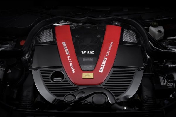 6.3 литров V12 мотор с максимален въртящ момент от 1320 Nm  