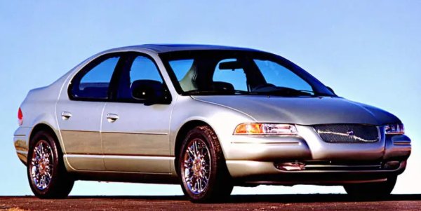 Cirrus е седан с четири врати, произвеждан от 1995 до 2000 г. Най-сериозният му конкурент беше Dodge Stratus, който беше малко по-евтина версия на същата кола. Нямаше съмнение кой е по-популярен &ndash; годишното производство на Stratus обикновено надхвърляше 100 000 екземпляра. До този брой Cirrus дори не се доближаваше през нито една година.

Stratus влезе във второ поколение, докато името Cirrus беше премахнато и заменено от Sebring, което направи Cirrus един от моделите на Chrysler с най-малък живот.
