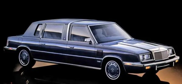 От второто поколение LeBaron компанията създаде Executive, предлаган като седан с дълга база или дори по-дълга седемместна лимузина. Във всеки случай производството беше извършено от American Sunroof Company.

2,6-литров двигател, доставен от Mitsubishi, и собствен 2,2-литров турбо двигател на Chrysler ( двата с четири цилиндъра) бяха единствените опции. Нито един от тях не беше особено мощен, въпреки че високата производителност всъщност не беше целта на колата. Очевидно нишов модел, той беше в пълномащабно производство само от 1984 до 1986 г., през който период бяха произведени по-малко от 1500 екземпляра.