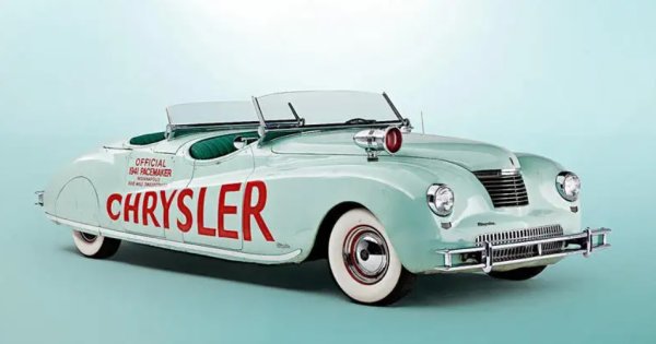 Phaeton е първият от много Chrysler-и, който носи името Newport. Сега не е добре познат, отчасти защото са били произведени само шест, но е бил известен поради това, че един от тях е бил използван като кола да сигурност за &bdquo;Индианаполис 500&ldquo; през 1941 г.

Футуристичната каросерия крие шаси на Chrysler Imperial Crown и 5,3-литров редови двигател. Ако Chrysler имаше някакви планове да построи повече екземпляри, отколкото направи, те бяха провалени от влизането на САЩ във Втората световна война.