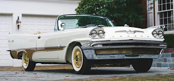 Моделът DeSoto на Chrysler изобщо не е добре позната извън Северна Америка. Беше спрян през 1961 г. и дори в САЩ не стана популярен. Един от последните му варианти беше бляскавият, луксозен и много мощен Adventurer.

Колкото и възхитително да звучеше тази кола в началото, тя имаше проблеми с качеството. Освен това DeSoto, както и цялата автомобилна индустрия в САЩ, сериозно пострадаха при рецесията н средата на миналия век. &bdquo;Авантюристът&ldquo; просъществува само от 1956 до 1960 г.