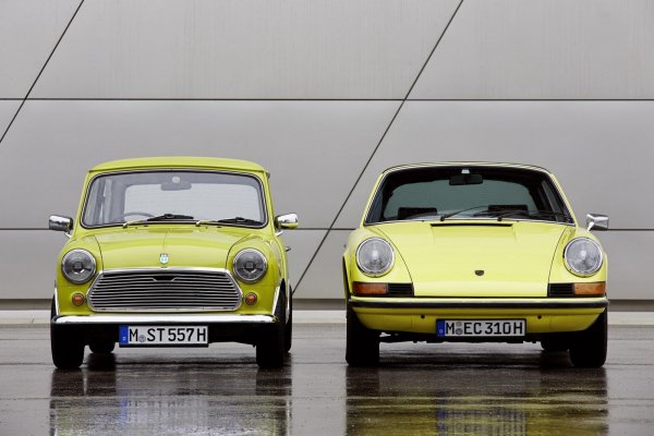 MINI поздрави Porsche за рождения му ден