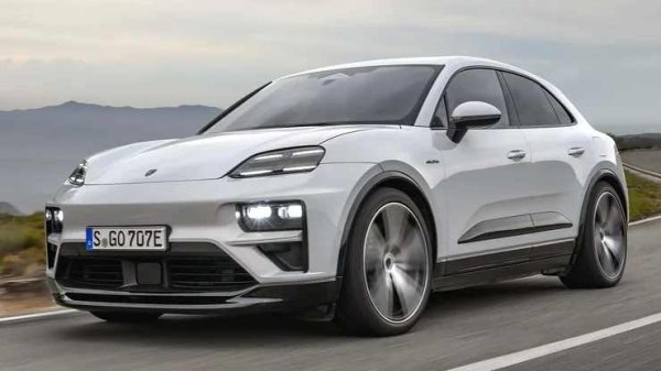 Porsche Macan впечатлява с динамиката си, като дори базовата версия ускорява от 0 до 100 км/ч за 5,7 сек. Освен това се управлява отлично. В същото време кросоувърът може да се похвали с практичен интериор с много висококачествени материали.

Плюсове: отлична динамика, висококачествен интериор, добър пробег.
Минуси: висока цена и скъпи опции.
