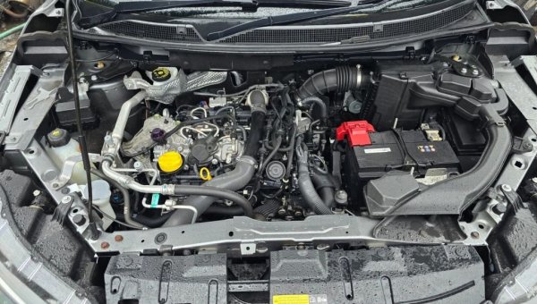 При фейслифта злополучният 1.2 турбо бе заменен от новия 1.33 турбо, съвместна разработка на Nissan, Renault и Mercedes. Това е добре работещ двигател със завидна за обема динамика, който добре се съчетава с DCT трансмисията от Getrag. 
Слабите места? Първите производствени серии имаха дефектни (по-малки) бутални пръстени, позволяващи течове на масло в двигателя. В първите две производствени години чести бяха и проблемите с термостата, отказващ понякога, без да задейства предупредителната лампичка. 