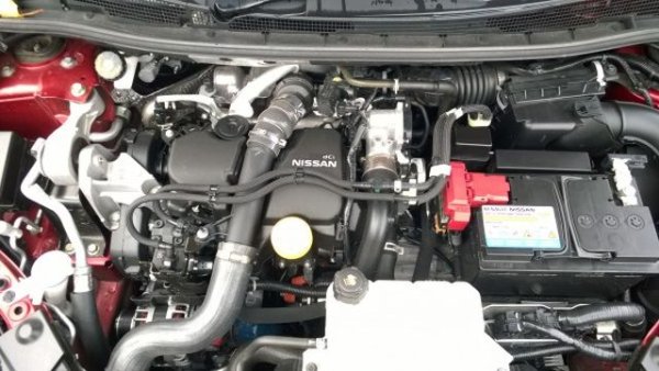 Най-добрият избор от гледна точка на надеждността при второто поколение Qashqai е 1.5-литровият dCi дизел, всъщност просто версия на прословутия K9K на Renault. Този агрегат е изпитан във времето и използван не само от алианса Renault-Nissan, но и от Suzuki и дори Mercedes. В ранните години след появата си през 2001 той имаше някои опасни слабости, като пукащи се мотовилки и сдаващи багажа уплътнения на инжекторите (така наречената "черна смърт"), но до появата на второто поколение Qashqai тези проблеми бяха отстранени. 1.5 dCi спокойно може да изкара и 300,000 км без сериозни ремонти. Стига да е поддържан съвестно, разбира се. 