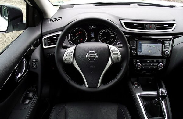 Повечето собственици на второто поколение са доволни от комфорта на возене, надеждността и икономичността. Последното обаче не важи за собствениците на коли с атмосферния 2.0-литров бензин, където разходът в градски цикъл нерядко стига 12-13 литра за 100 км. 
