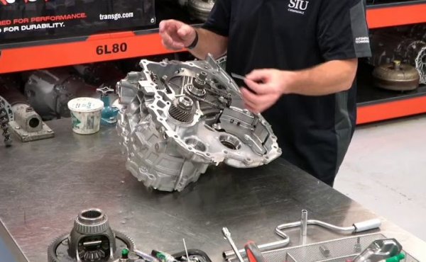 Най-честото оплакване на собствениците е от слабата (почти несъществуваща) шумоизолация. Боята е тънка и слаба, лесно податлива на надрасквания. Вариантите с вариаторна трансмисия се усещат мудни и по-трудно изпреварват. 
